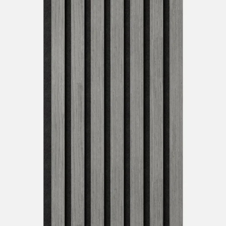 Akustikpaneel Grey Oak Detailansicht - Echtholz-Furnier mit fein gebürstetem Finish, Schallabsorber-Kern und fugenlose Verlegung sichtbar - Reud