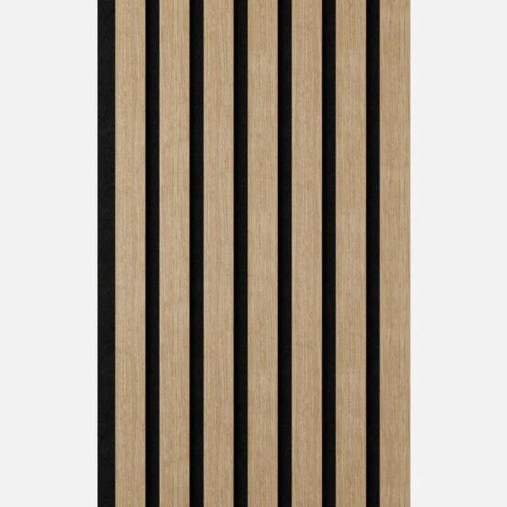 Akustikpaneel Light Oak 240×52 cm Oberflächendetail - helles Echtholz-Furnier mit natürlicher Maserung, vertikale Lamellen und schallabsorbierender Struktur - Reud