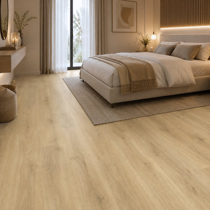 Gemütliches Schlafzimmer mit Decoflooring Eiche Normandie Glue 2.5 Klebevinylboden - warme Atmosphäre, geräuscharm, fußwarm, moderne Raumgestaltung - Reud