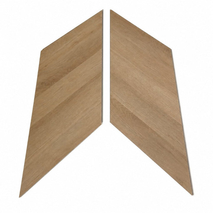Designboden Chevron SolidLock silent 70-05 Versailles Braun – zwei einzelne Dielen mit 45°-Gehrungsschnitt zeigen authentische Holzmaserung und präzise Verarbeitungsqualität - Reud Bodenarena