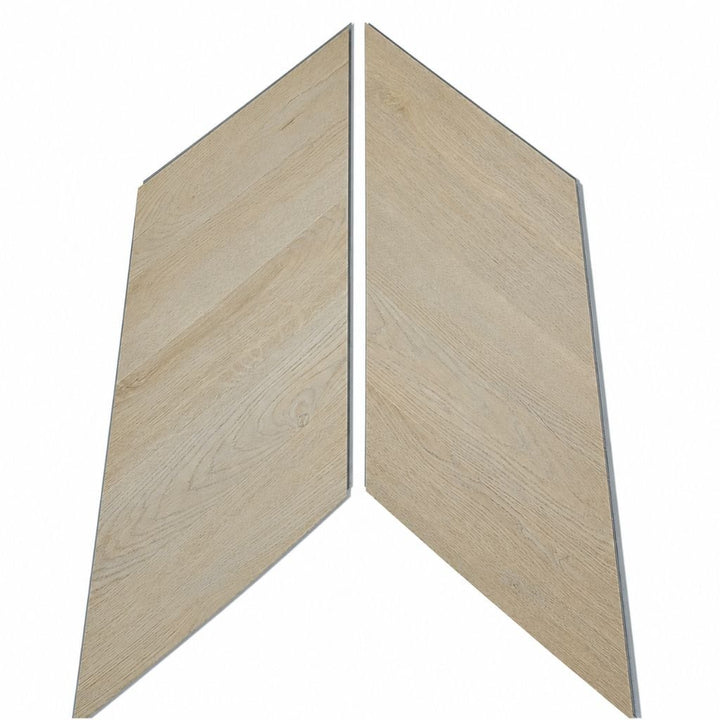 Designboden Chevron SolidLock silent 70-05 Windsor Hell – zwei einzelne Dielen mit 45°-Gehrungsschnitt, helle natürliche Holzmaserung, Verarbeitungsqualität sichtbar - Reud Bodenarena