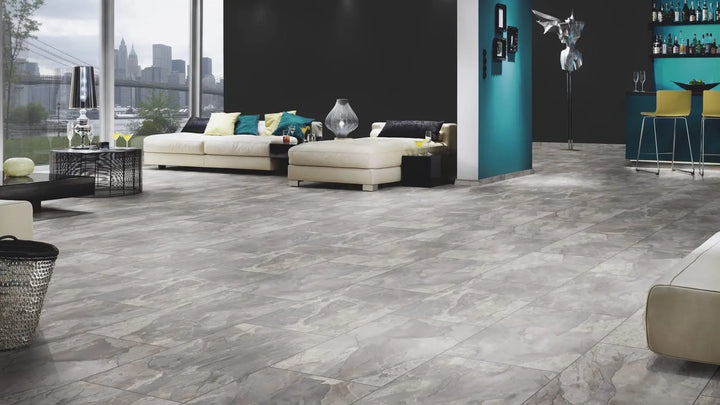 Detailansicht von Kronoflooring Fliesenoptik Impressions Silverado Slate Landhausdiele Laminat – Reud Bodenarena