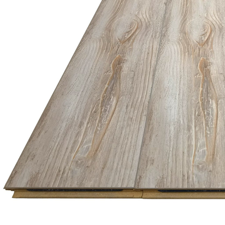 Kronotex Robusto Fantasy Wood Laminat in Nahaufnahme mit heller Holzmaserung, rustikaler Struktur und sichtbarer Klickverbindung. - REUD-Bodenarena