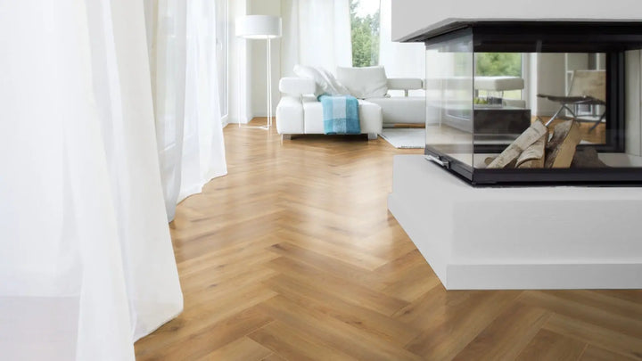 VinyRock Herringbone Fischgrät Nizza Eiche natur mit V-Fuge Vinylboden – Reud Bodenarena
