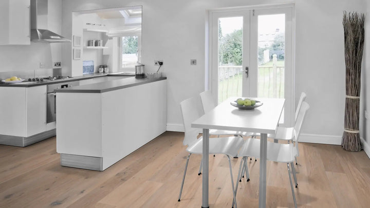 Parkett Nebraska Eiche rustikal handgehobelt geräuchert weiß geölt Fertigparkett Klick