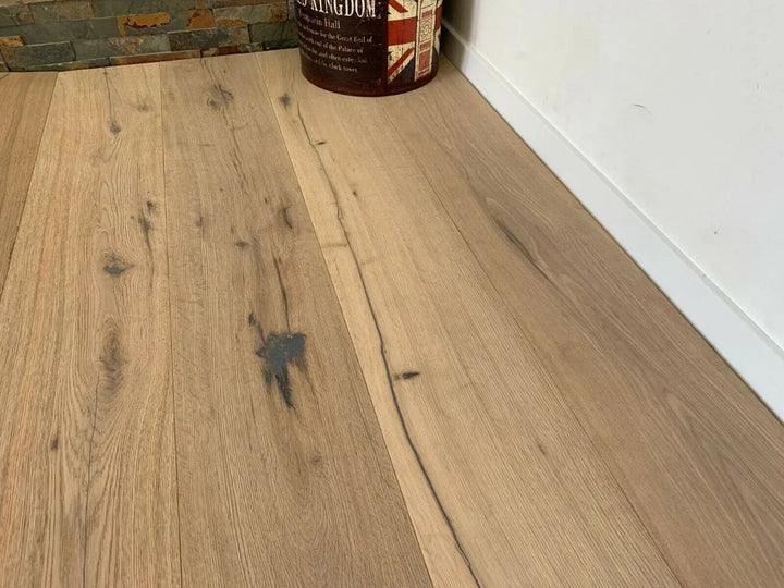 Wood Eiche rustikal gebürstet weiß geölt Landhausdiele Fertigparkett