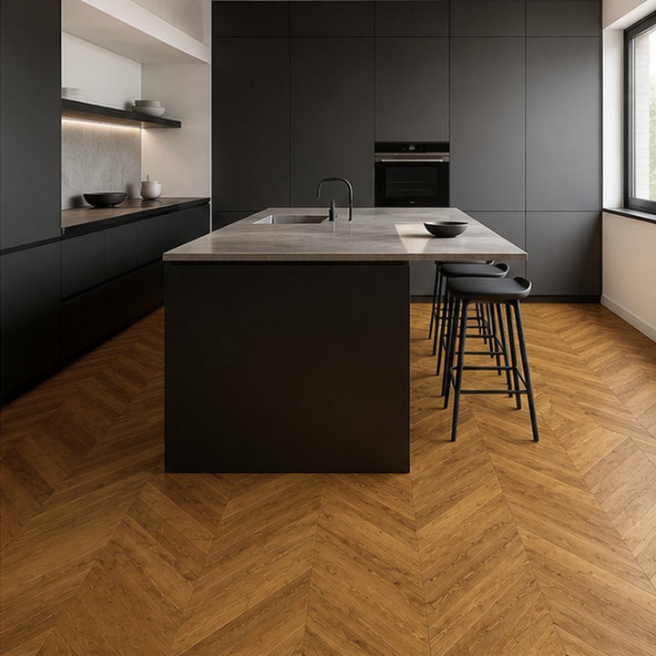 Moderne Küche mit Chevron Designboden Neuschwanstein im Herringbone-Format