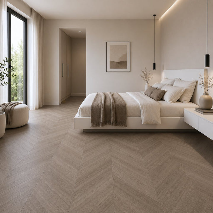 Luxus-Schlafzimmer mit Chevron Designboden in Versailles Braun – elegantes Herringbone-Muster