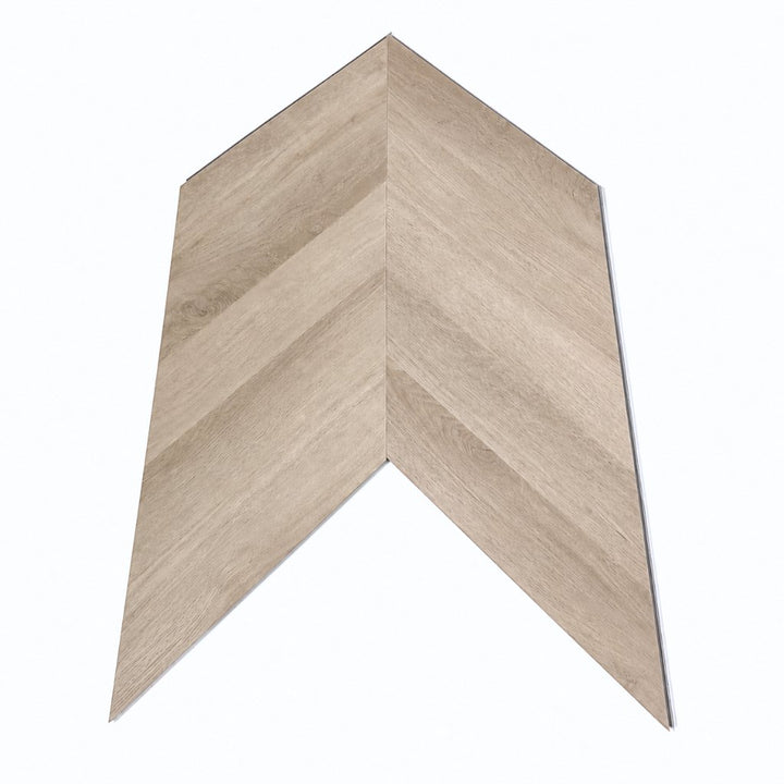Geklickte Chevron-Dielen demonstrieren einfache SolidLock Klick-Verbindung – elegantes Herringbone-Design
