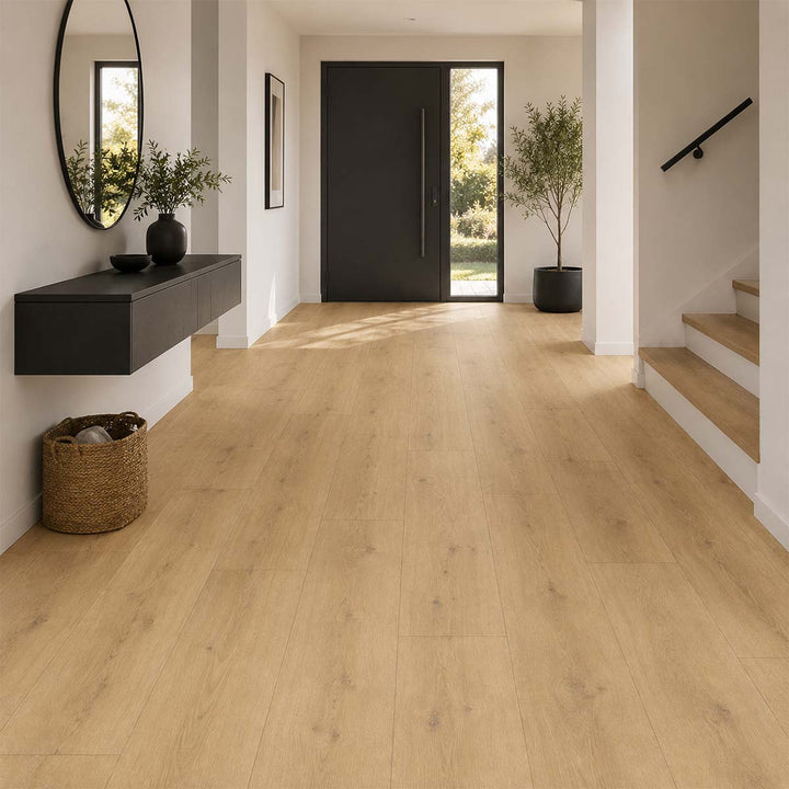 Designboden Eiche Pure Natur Parador mit Trittschalldämmung in einem modernen Flur