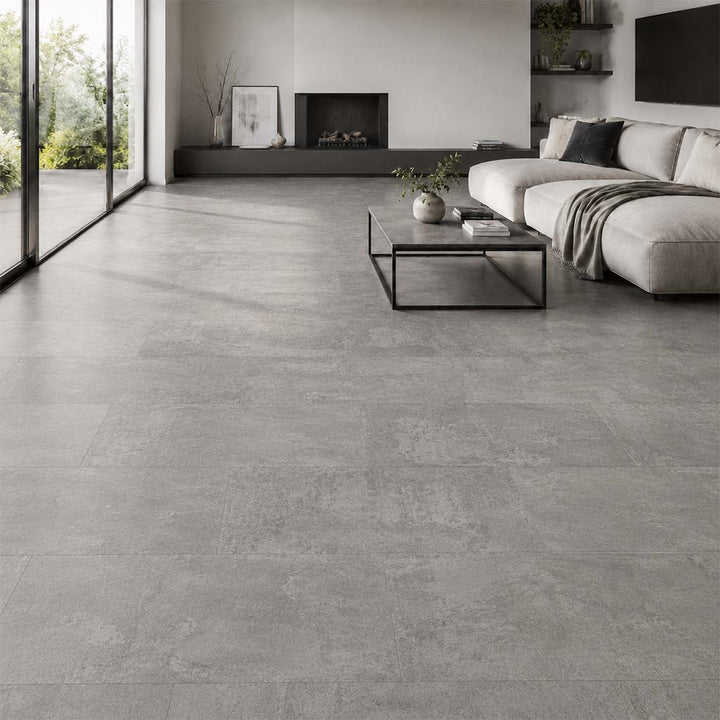 Klick Vinyl Beton Elara mit Trittschalldämmung im modernen Wohnzimmer