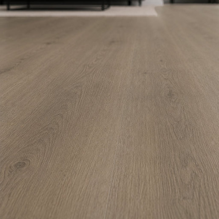 Eiche Tiva Oberflächenstruktur mit authentischer Holzmaserung und feiner Textur
