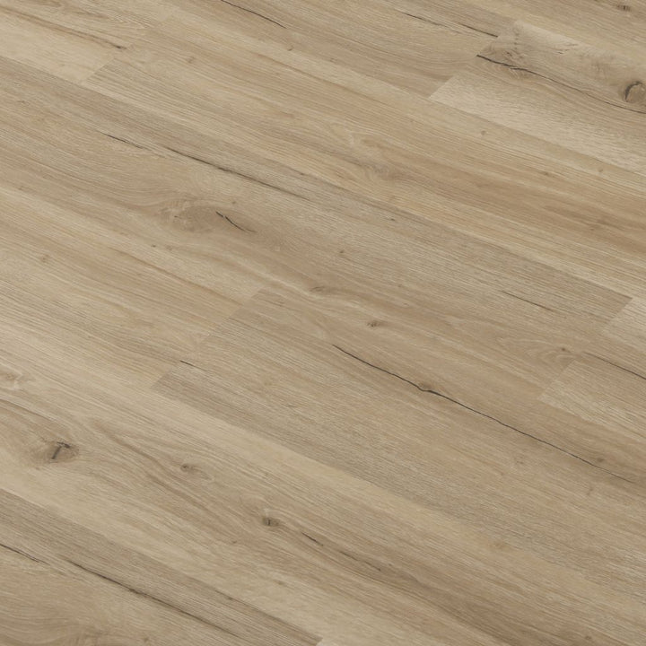 Nahaufnahme der Holzoptik von Klick Vinyl Eiche Dolo mit Ästen und Rissdetails von Reud Bodenarena