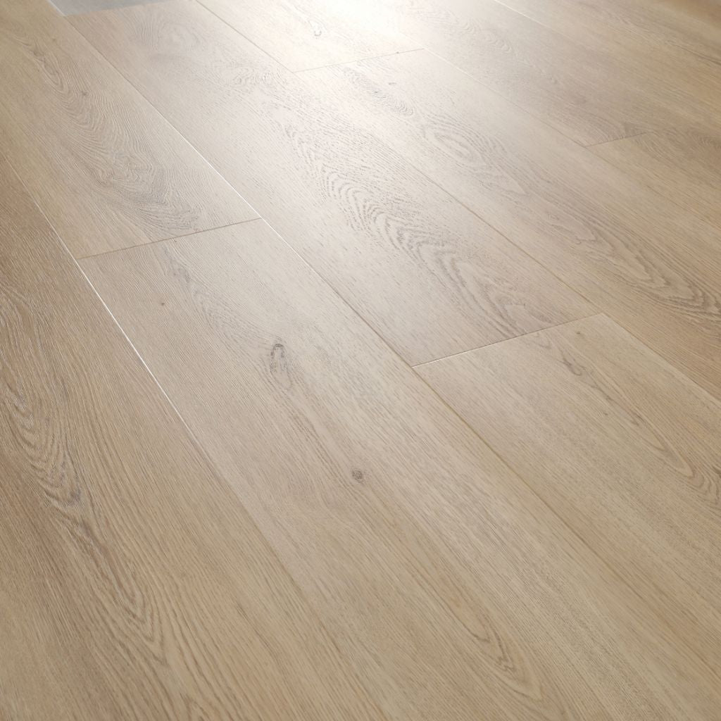 Verlegte Vinyldielen Eiche Lea in heller, natürlicher Holzoptik mit feinen Fugen von Reud Bodenarena