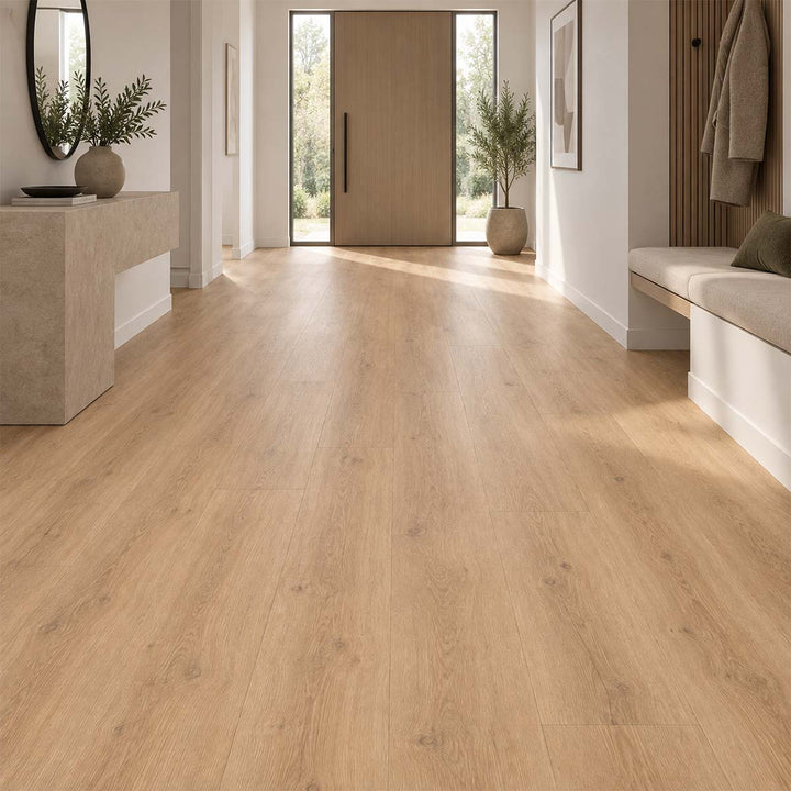 Klick Vinyl Eiche Mocca Rigid mit Trittschalldämmung in einem hellen Eingangsbereich mit dezenter Eichenmaserung