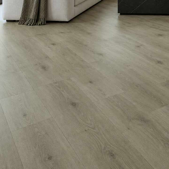 Detailaufnahme der Eiche Holzoptik von Klick Vinyl Treno mit feiner Holzstruktur