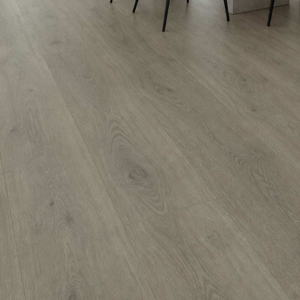 Detailaufnahme der ruhigen Eiche Maserung von Klick Vinyl Wini