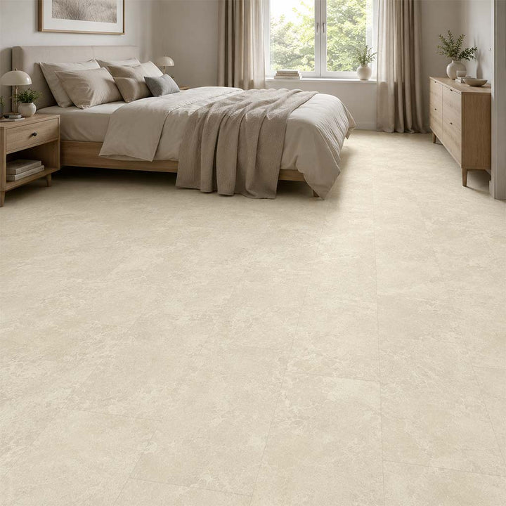 Klick Vinyl Fliese Beton Creme mit Trittschalldämmung im gemütlichen Schlafzimmer