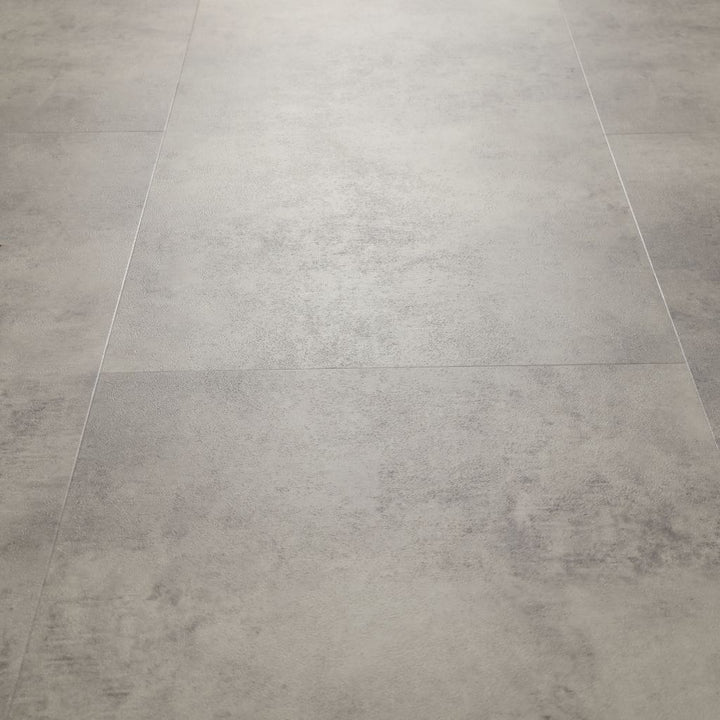 Klick Vinyl Steinfeld in Fliesenoptik grau mit Trittschalldämmung, Fliesen 95 x 47,5 cm von Reud Bodenarena