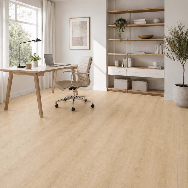 Klick Vinyl X-Citing Eiche Ambience mit Trittschalldämmung in einem hellen Arbeitszimmer