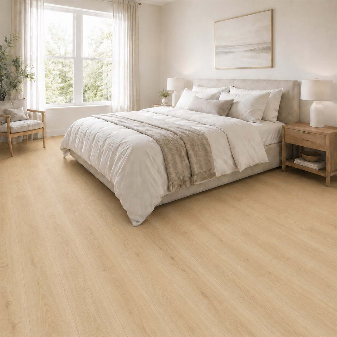 Klick Vinyl X-Citing Eiche Ambience mit Trittschalldämmung in einem hellen Schlafzimmer