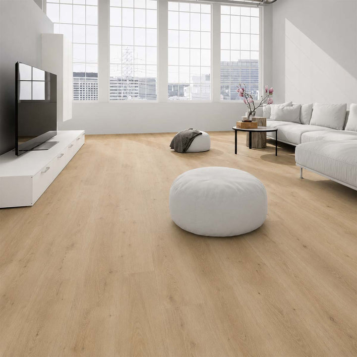 Klick Vinyl X-Citing Eiche Ambience mit Trittschalldämmung in einem hellen Wohnzimmer
