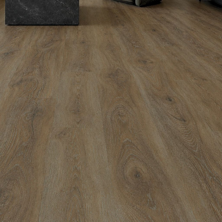 Detailaufnahme der Holzstruktur von Klick Vinyl Eiche Chaleto in warmer Eiche