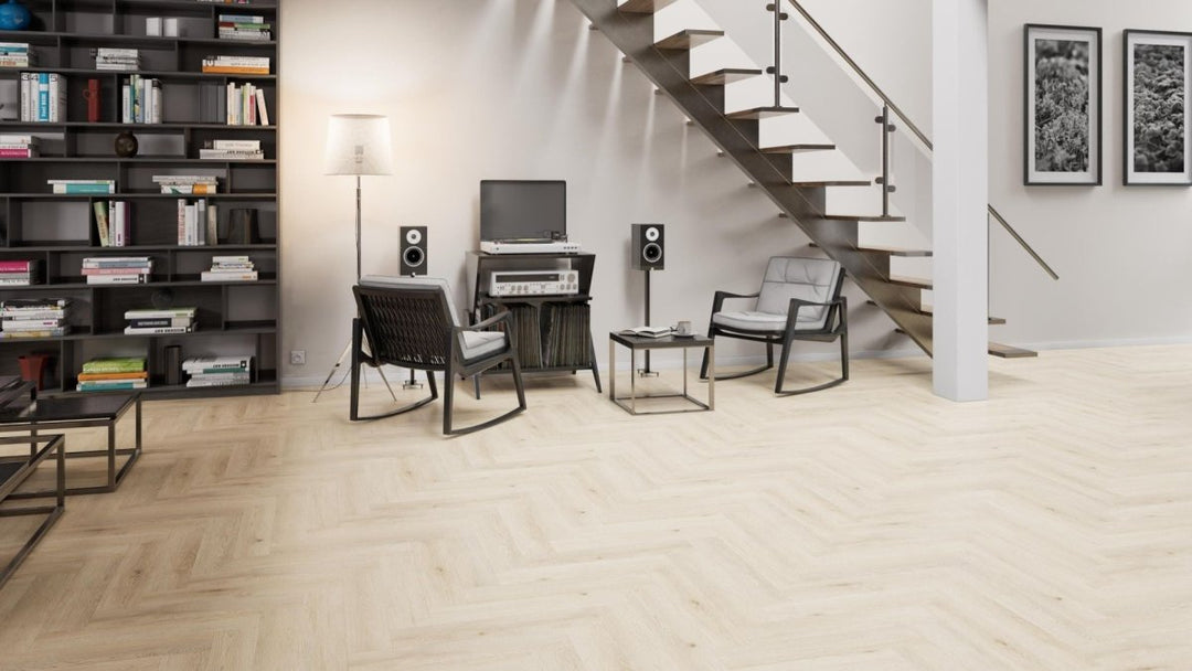 Klick Vinyl Weitenheigen Eiche Fischgrät CHECK One 2490H mit Trittschall - Reud Bodenarena