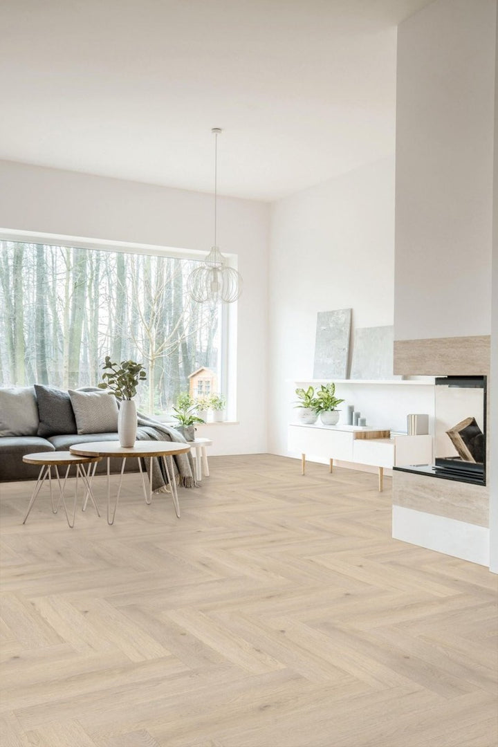 Klick Vinyl Weitenheigen Eiche Fischgrät CHECK One 2490H mit Trittschall - Reud Bodenarena