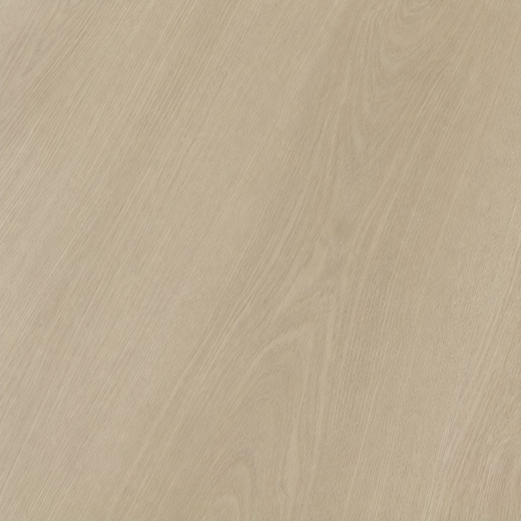 Nahaufnahme der feinen Holzmaserung des hellen Light Oak Vinylbodens – Reud Bodenarena