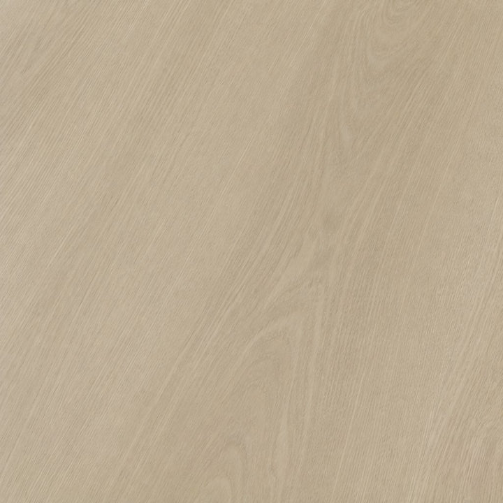 Nahaufnahme der feinen Holzmaserung des hellen Light Oak Vinylbodens – Reud Bodenarena